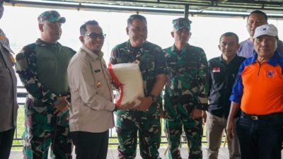 Bupati Tanah Datar Serahkan Bantuan untuk Pembersihan Enceng Gondok di Talago Koto Baru, Dorong Potensi Wisata