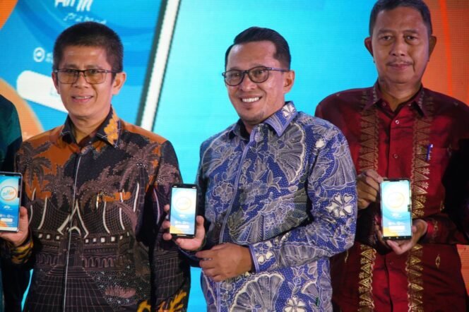 
 Bank Nagari Luncurkan Aplikasi Ollin, Bupati Eka Putra Harap Jumlah Nasabah Meningkat