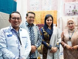 Menekraf Teuku Riefky Sambangi Stan Tanah Datar di INACRAFT 2025, Kagumi Keindahan Songket Pandai Sikek