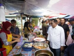 Bupati Tanah Datar Pantau Pasar Pabukoan di Awal Ramadhan 1446 H