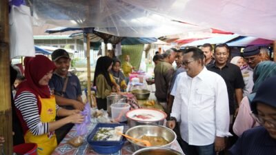 Bupati Tanah Datar Pantau Pasar Pabukoan di Awal Ramadhan 1446 H