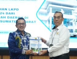 Pemkab Tanah Datar Serahkan LKPD 2024 ke BPK, Pertama dan Tercepat di Sumbar