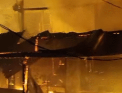 Kebakaran Hebat di Parambahan Tanah Datar, Kerugian Capai Rp1,5 Miliar