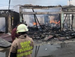 Kebakaran Hebat di Pekanbaru Hanguskan Rumah dan Enam Kios, Kerugian Capai Ratusan Juta