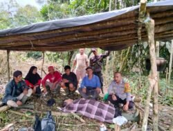 Respons Cepat Bhabinkamtibmas Bripka Devit Hidayat Evakuasi Buruh Tani Meninggal Dunia di Ladang Terpencil Solok Selatan
