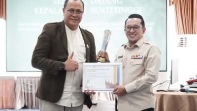 Tercepat Rekonsiliasi Pajak Pusat Atas Belanja Daerah, Bupati Eka Putra Diganjar Penghargaan