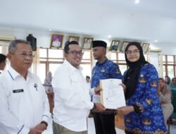 Bupati Eka Putra Serahkan SK Kepada 46 CPNS Hasil Seleksi Tahun 2024