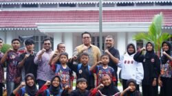 Wabup Tanah Datar Ahmad Fadly Lepas 30 Atlet Pencak Silat Bertanding di Kejuaraan Dang Tuanku VI Bukittinggi