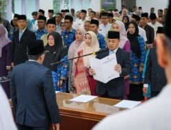 Bupati Eka Putra Lantik 34 Pejabat Manajerial di Lingkungan Pemkab Tanah Datar