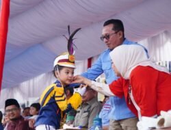 Dilepas Bupati Eka Putra, Ribuan Pasang Mata Saksikan Pawai Alegoris Di Batusangkar