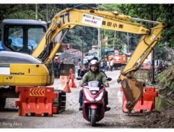 Bupati Tanah Datar Saksikan Pembukaan Akses Lembah Anai untuk Sepeda Motor