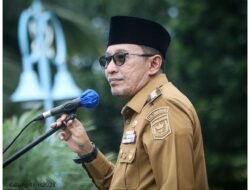 Hari Pertama Masuk Kerja Pasca Lebaran, Bupati Eka Putra Pimpin Apel Gabungan dan Tekankan Pelayanan Maksimal