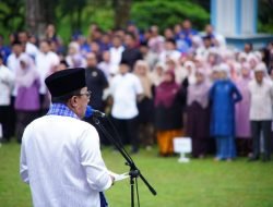 Pimpin Apel Pagi Gabungan Perdana Tahun 2026, Bupati Eka Putra Ingatkan ASN Tingkatkan Kerjasama dan Hilangkan Ego Sektoral