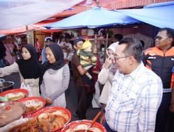 Bupati Eka Putra Tinjau Pasar Pabukoan Batusangkar